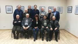 Po parodos atidarymo. Kolega Albertas Vaidila – sėdi antras iš dešinės